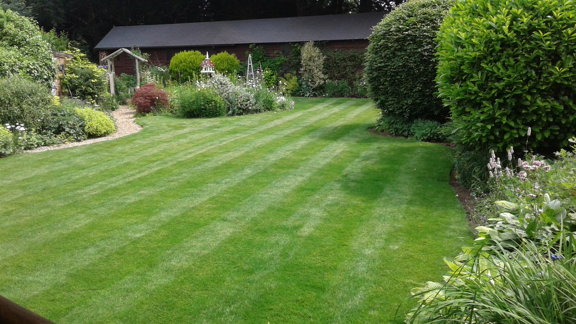 customer lawn 1920x1080